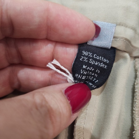 APT. 9 Essentials Women's Khaki Dress Shorts Size 14 Flat Front Stretch Hook Zip - Picture 7 of 7